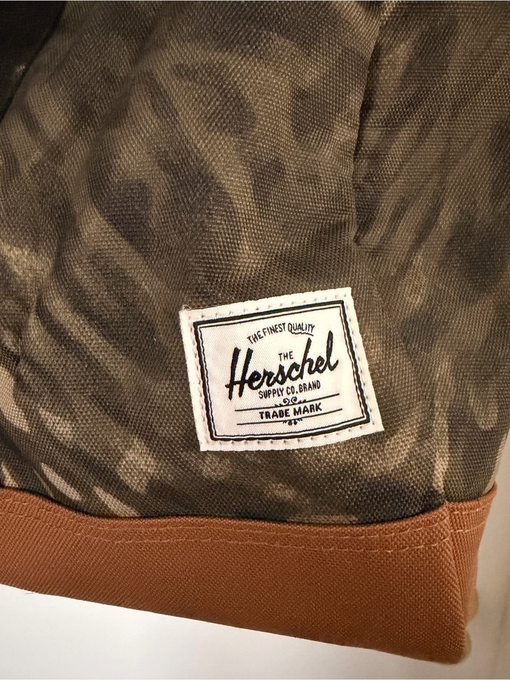 Herschel Heritage Duffle Bag – Forest Leopard Rubber Camo 40L Weekend Travel Bag - Picture 3 of 5
